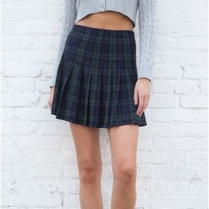 Brandy Melville
Navy blue and dark green plaid pleated tennis skirt